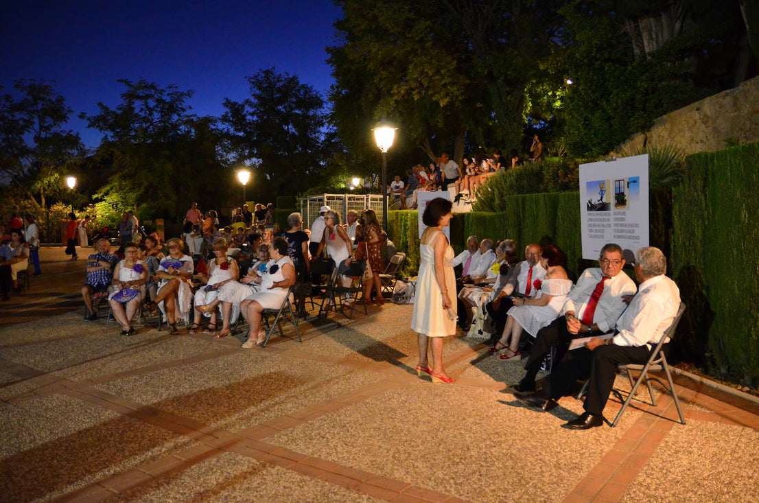 Más de 400 personas acudieron al pregón de las fiestas de Huétor Vega.