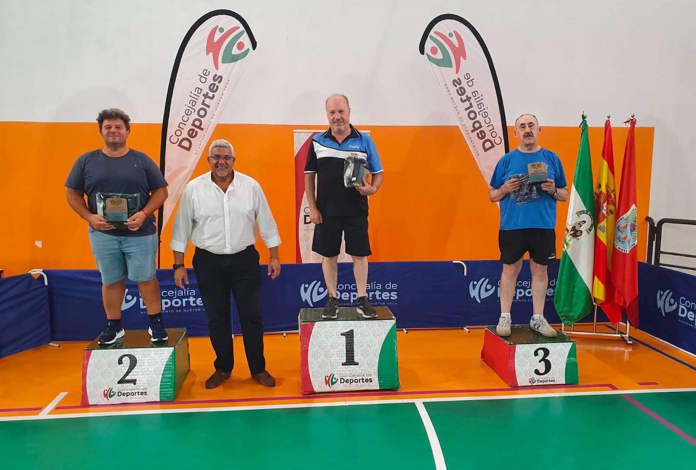 Podio local del club de Huétor Vega.