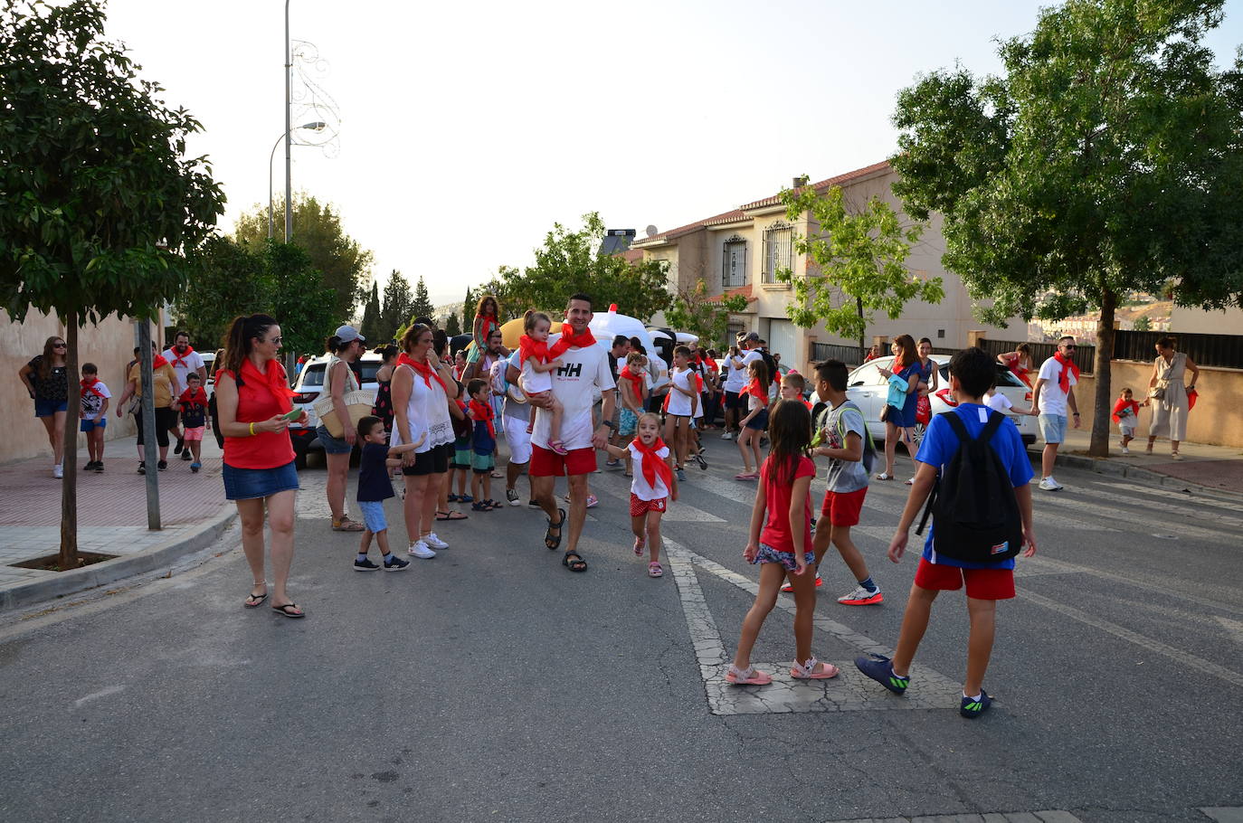 Encierro de toros hinchables en las fiestas de Huétor Vega.