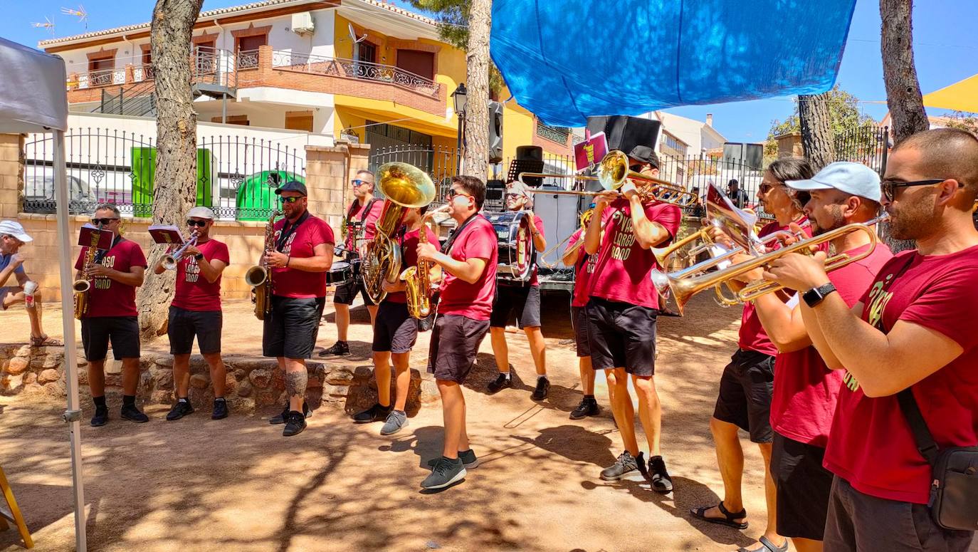 La paella popular en Parque de los Pinos, uno de los encuentros más esperados de las fiestas de Huétor Vega.
