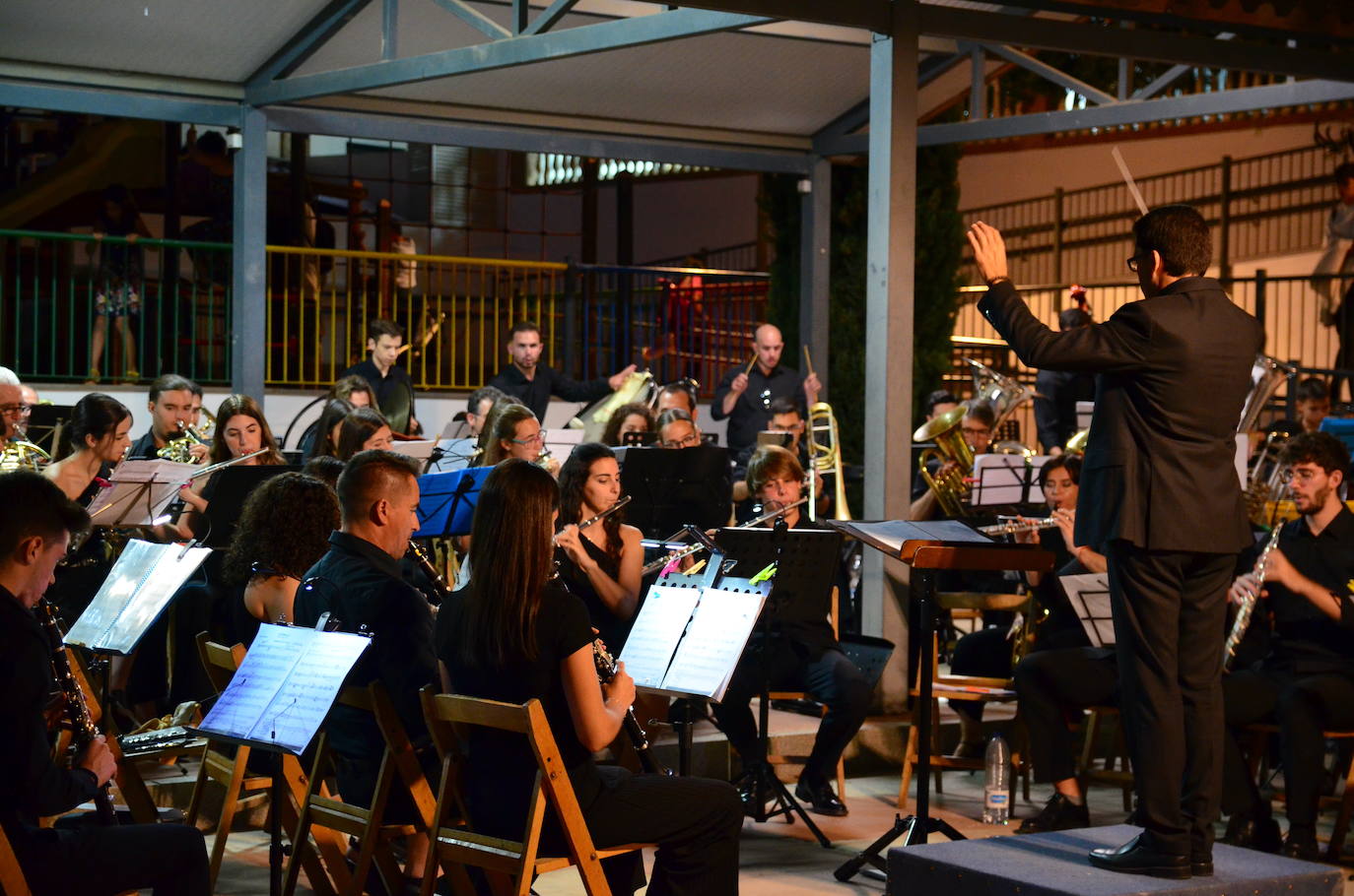La Banda de Música de Huétor Vega, dirigida por Óscar Musso, se fundió con la de Churriana de la Vega.