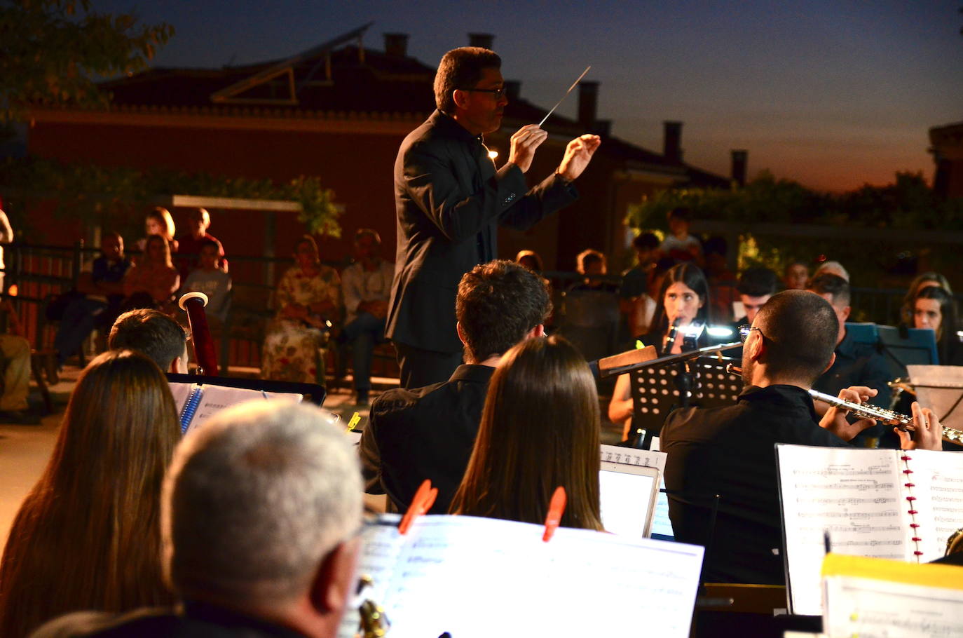 La Banda de Música de Huétor Vega, dirigida por Óscar Musso, se fundió con la de Churriana de la Vega.