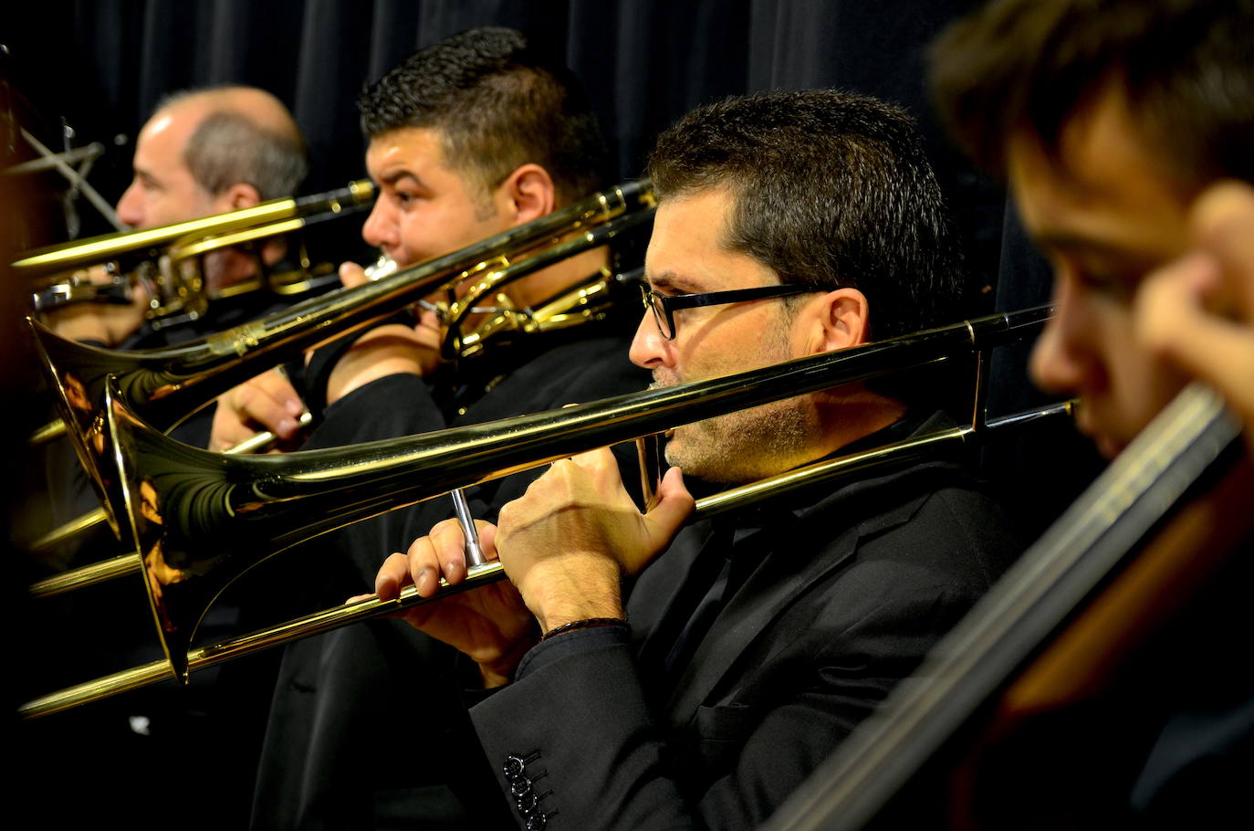 La Banda de Música de Huétor Vega celebró Santa Cecilia con un homenaje a las fiestas de Moros y Cristianos en el Centro Social La Nava.