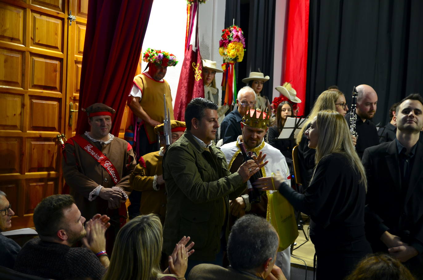 La Banda de Música de Huétor Vega celebró Santa Cecilia con un homenaje a las fiestas de Moros y Cristianos en el Centro Social La Nava.