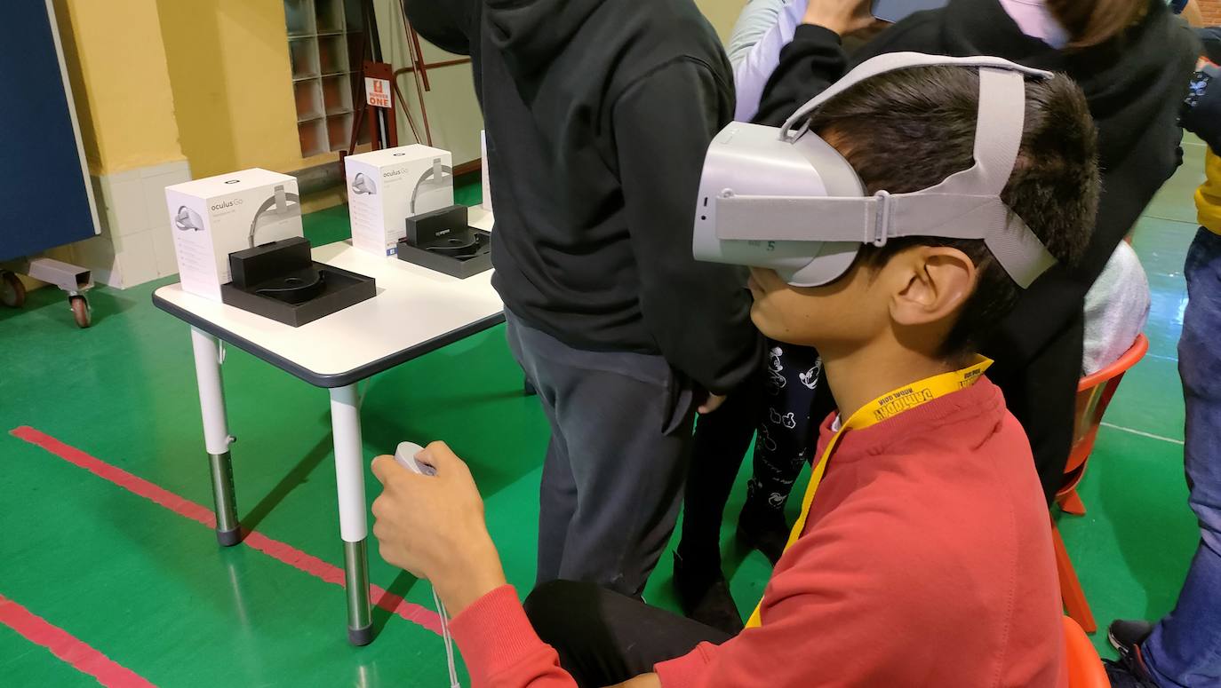 Gafas de realidad virtual en la 'Demo Zone'.