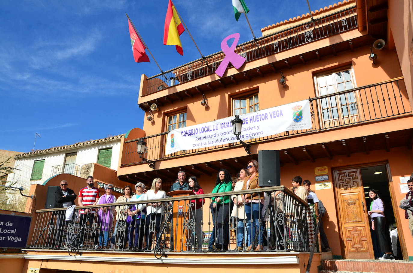 El alumnado del IES Los Neveros ha lanzado mensajes contra la violencia de género y a favor de la igualdad.