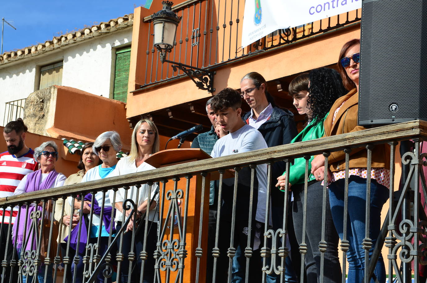 El alumnado del IES Los Neveros ha lanzado mensajes contra la violencia de género y a favor de la igualdad.