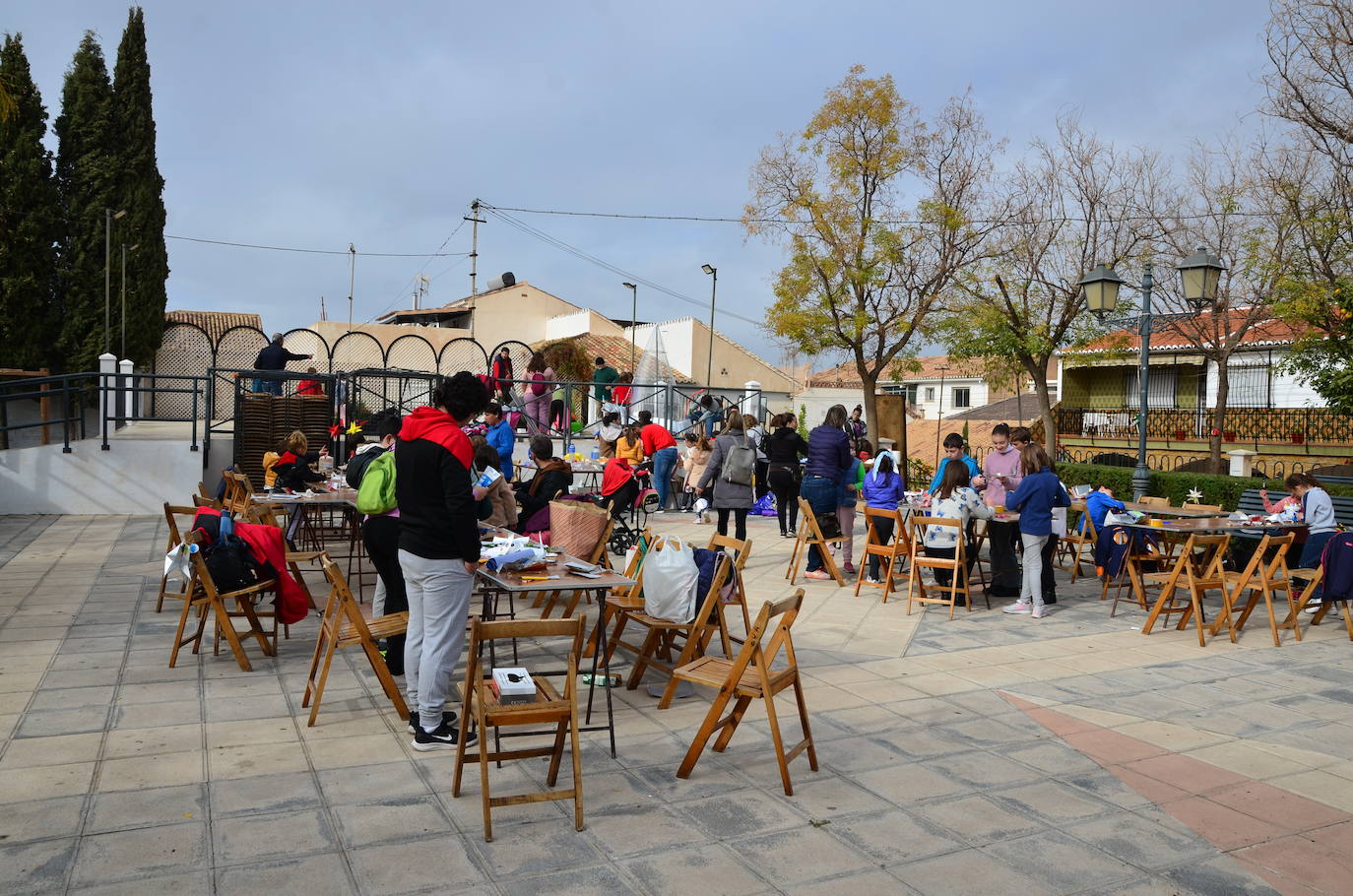 El Aula Ambiental del Ayuntamiento de Huétor Vega organiza un taller de decoraciones navideñas con materiales reciclados.