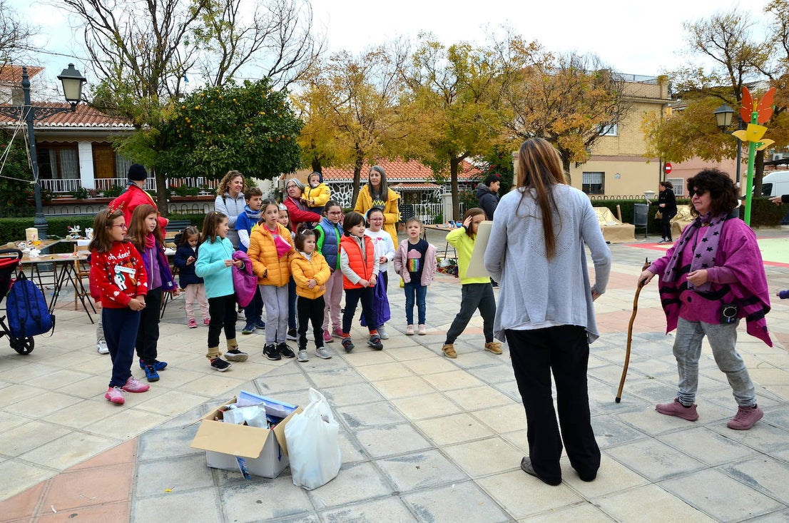 El Aula Ambiental del Ayuntamiento de Huétor Vega organiza un taller de decoraciones navideñas con materiales reciclados.