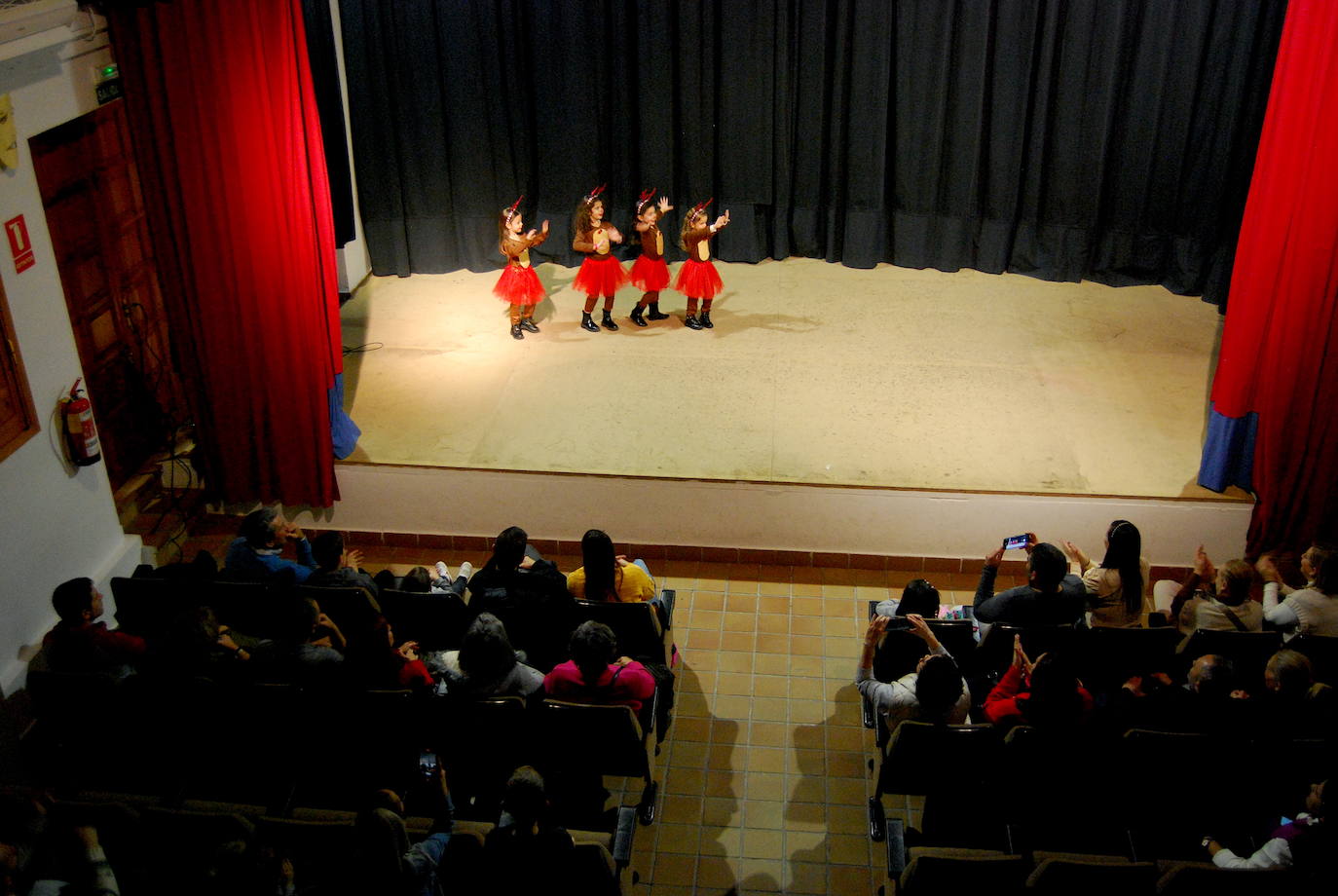 Grupos de baile de la Escuela de Música y Danza de Huétor Vega.