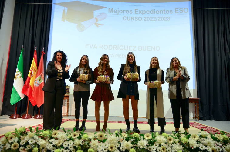 Cuatro alumnas obtuvieron las mejores notas de la ESO en Huétor Vega