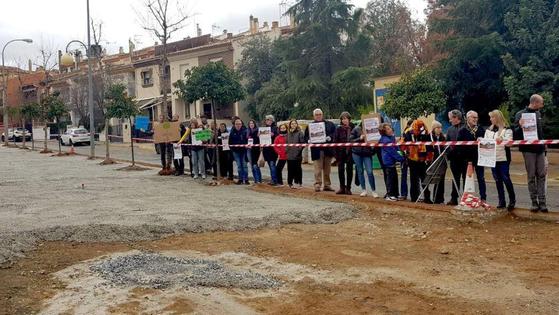 Protestan contra el «cementado» del bulevar de Doña Juana en Huétor Vega
