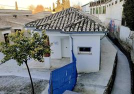 El primer tramo sobre el que se está actuando es el situado en el recinto de las antiguas escuelas.