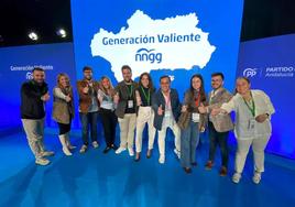 Adrián Molina (segundo por la derecha), en el congreso de NNGG Andalucía.