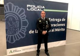 Ismael Urquízar, con la condecoración en la capital cordobesa.