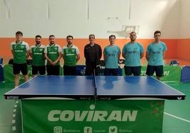 Primer equipo del Covirán Huétor Vega, antes de medirse en casa al Conservas Lola de Ayamonte.