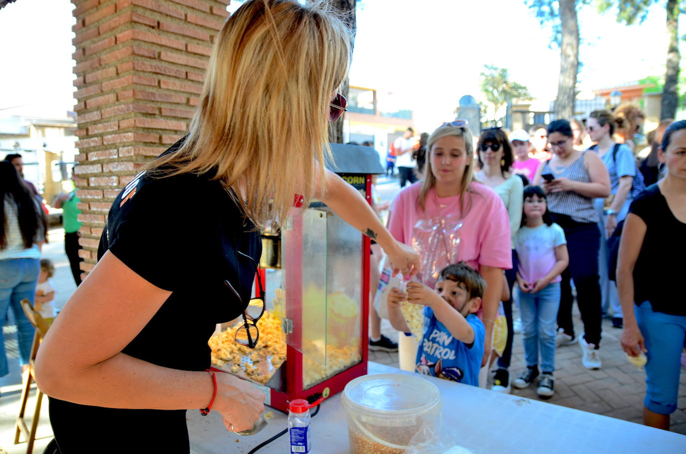 'Roar el güevo': tarde multitudinaria en Huétor Vega