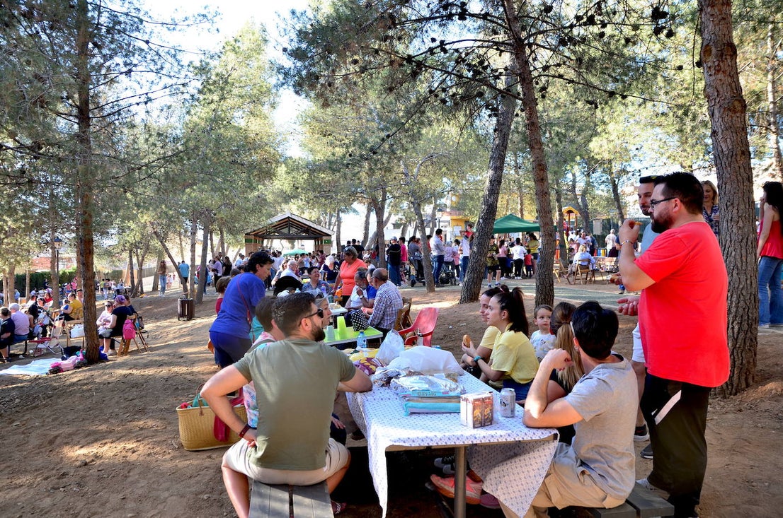 'Roar el güevo': tarde multitudinaria en Huétor Vega