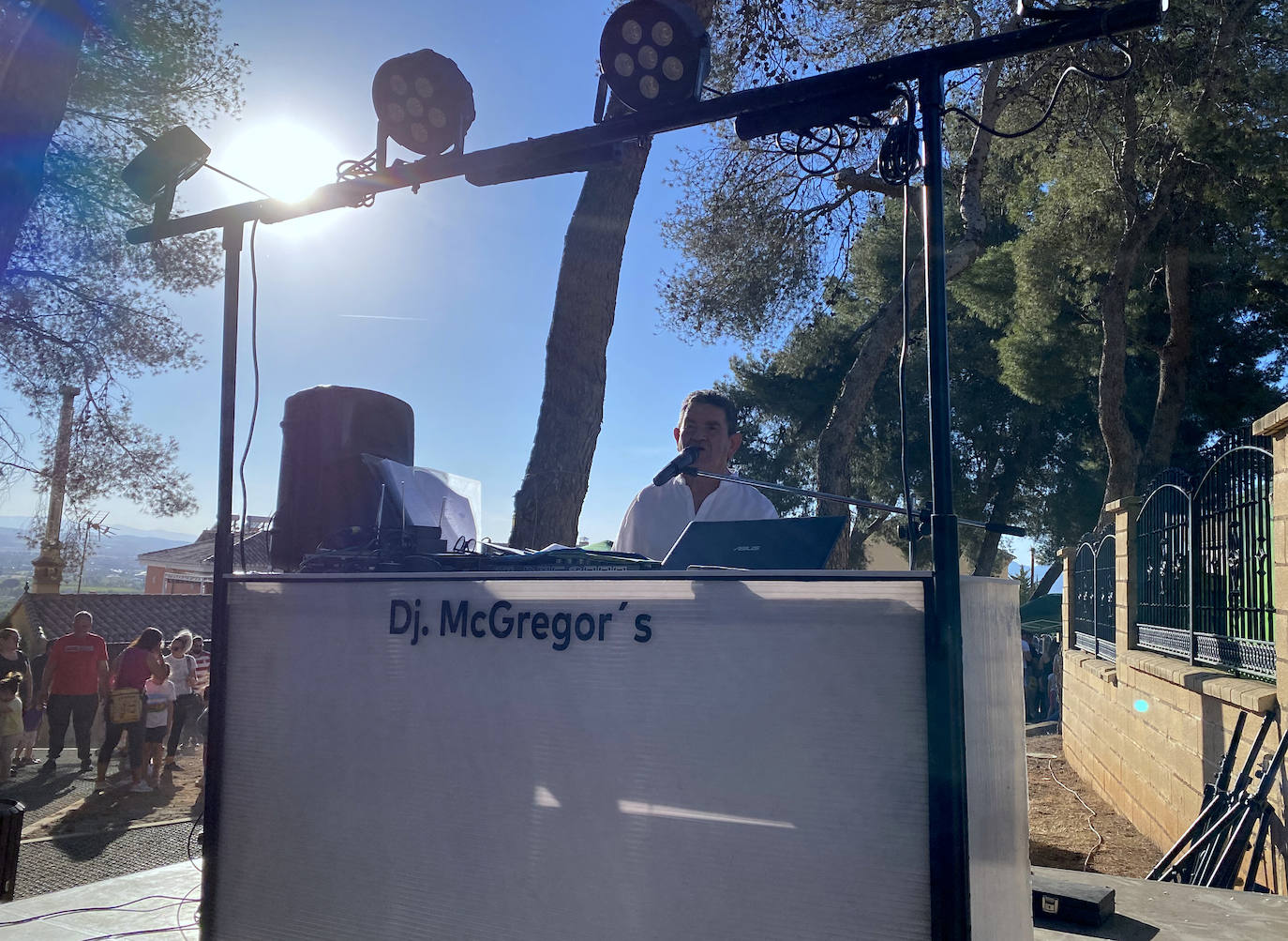 'Roar el güevo': tarde multitudinaria en Huétor Vega