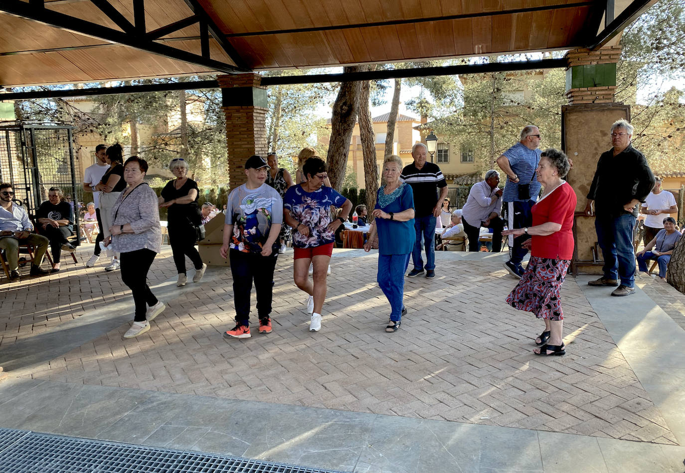 'Roar el güevo': tarde multitudinaria en Huétor Vega