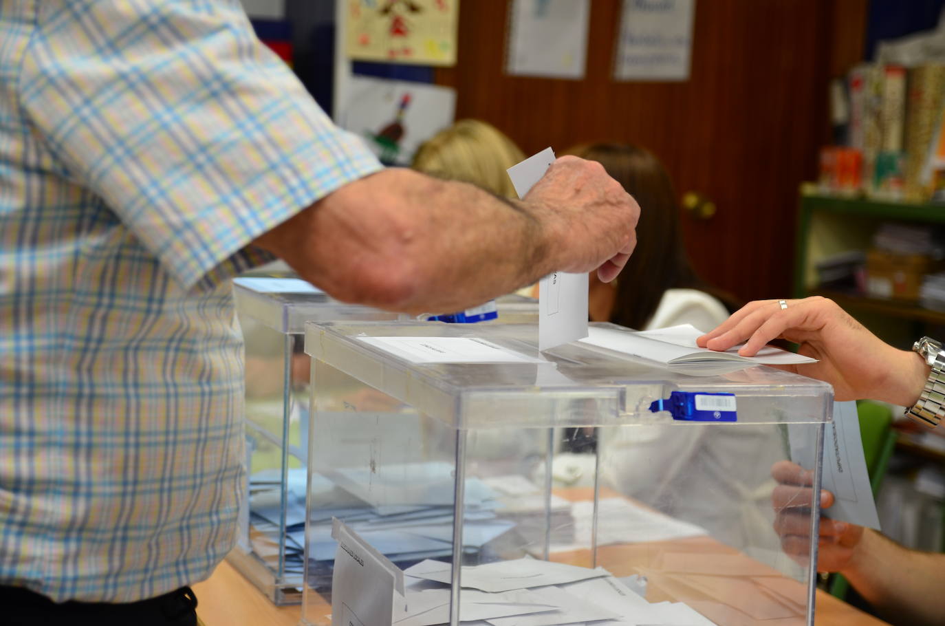 Huétor Vega ofrece un servicio de traslado para que las personas con movilidad reducida puedan votar