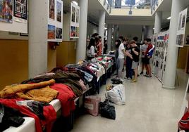 El alumnado venderá ropa a precios entre 1 y 2 euros.