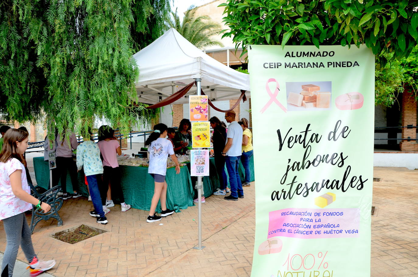 El CEIP Mariana Pineda vende jabones artesanales en Huétor Vega