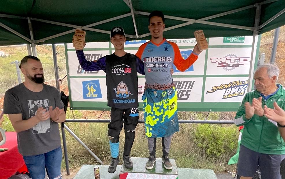 Javier Baena y Alejandro Pereira, en el podio.
