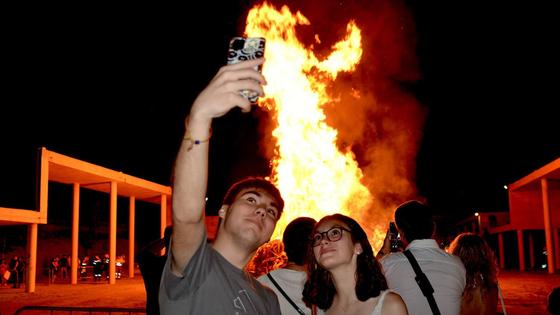 La Hoguera de San Juan eleva la felicidad en Huétor Vega