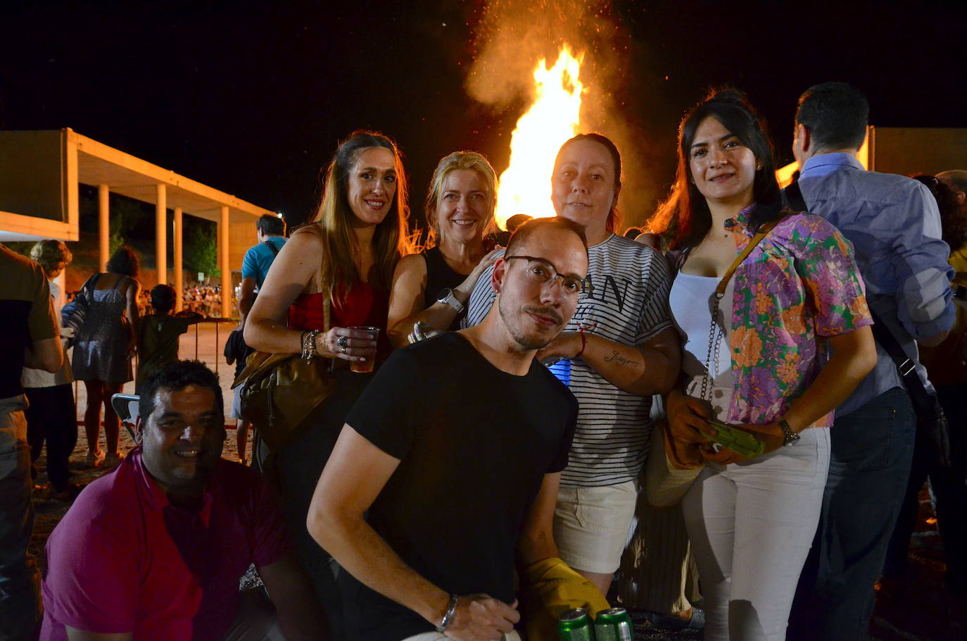 La Hoguera de San Juan eleva la felicidad en Huétor Vega