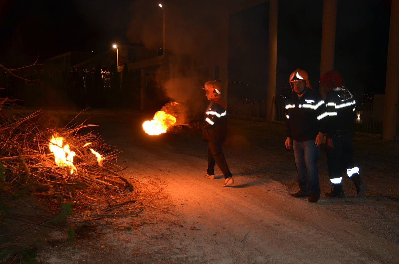 La Hoguera de San Juan eleva la felicidad en Huétor Vega