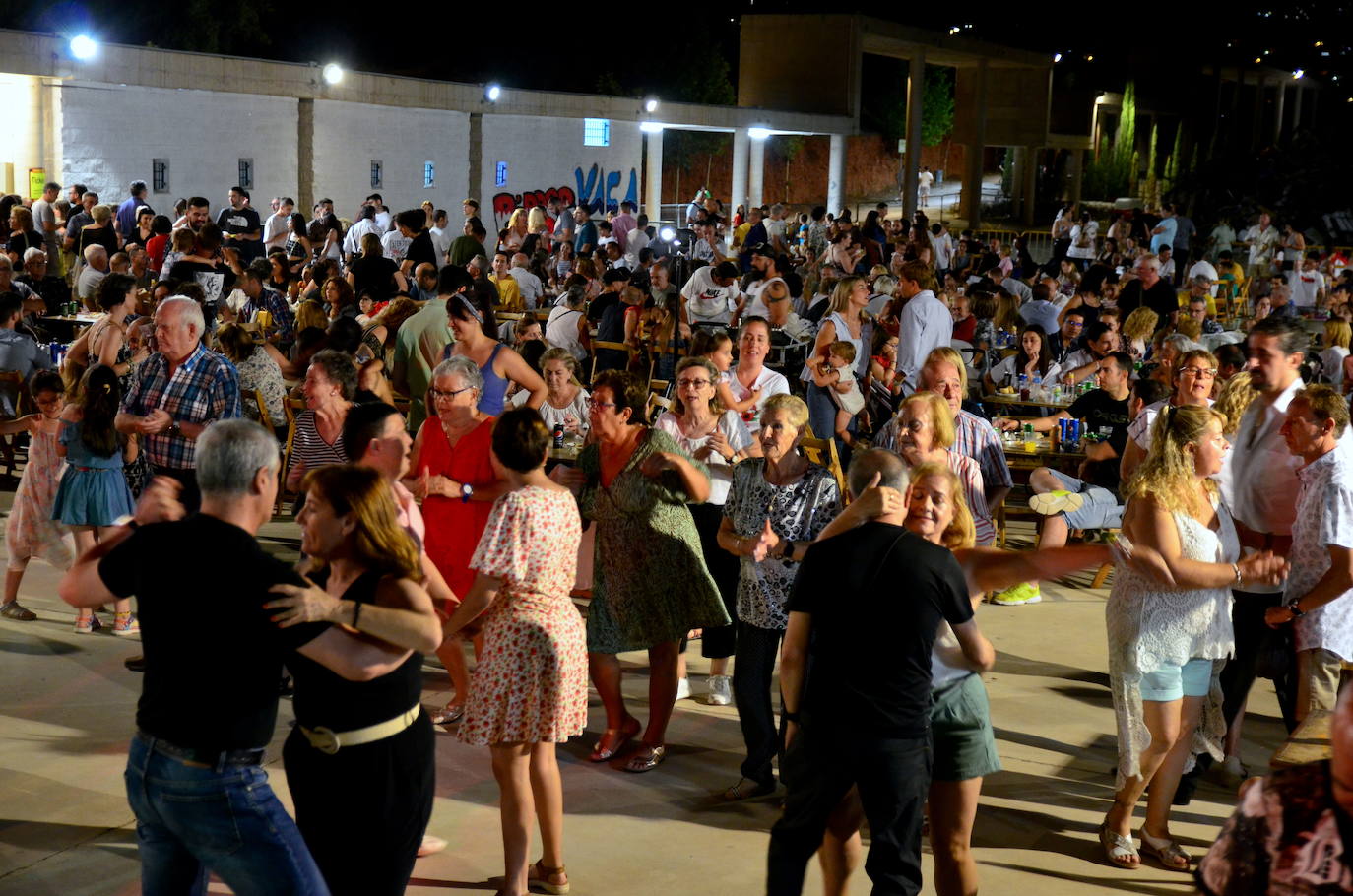 La Hoguera de San Juan eleva la felicidad en Huétor Vega