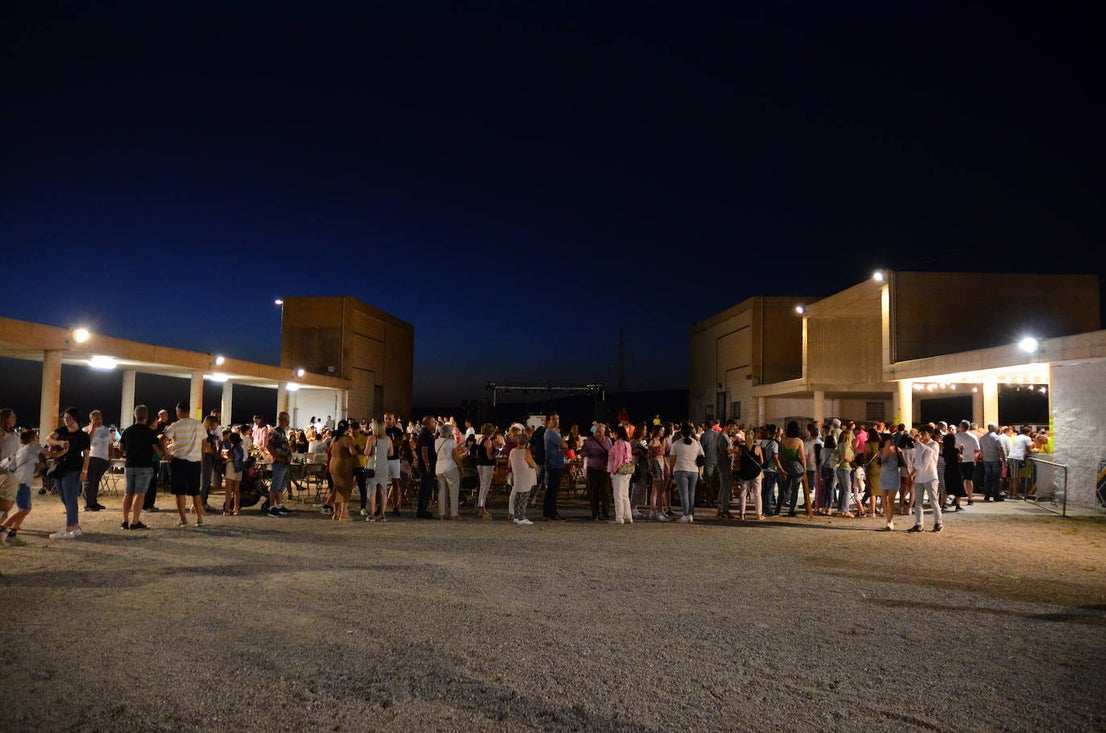 La Hoguera de San Juan eleva la felicidad en Huétor Vega