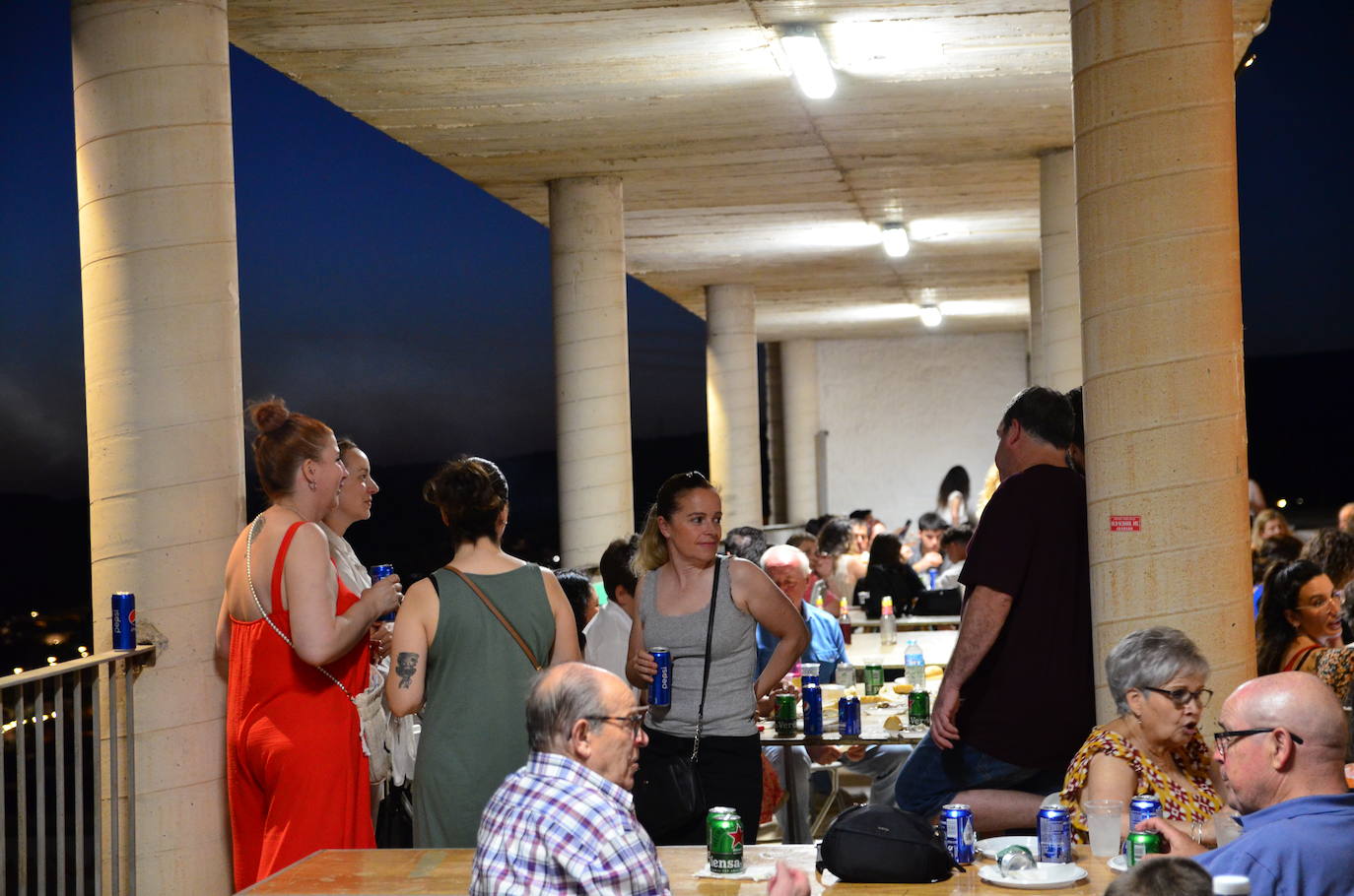 La Hoguera de San Juan eleva la felicidad en Huétor Vega