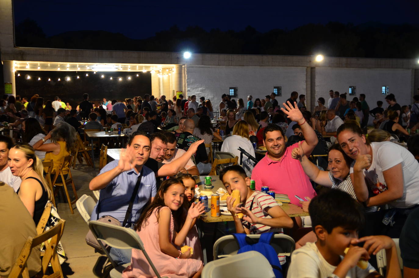 La Hoguera de San Juan eleva la felicidad en Huétor Vega