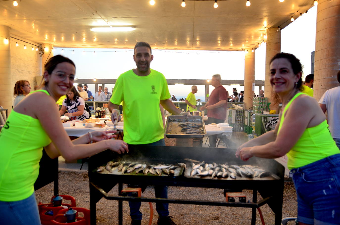 La Hoguera de San Juan eleva la felicidad en Huétor Vega