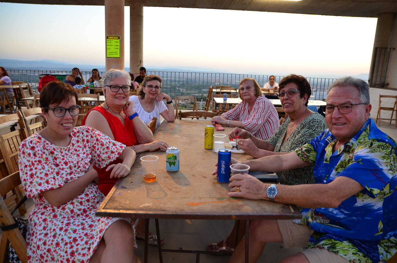 La Hoguera de San Juan eleva la felicidad en Huétor Vega