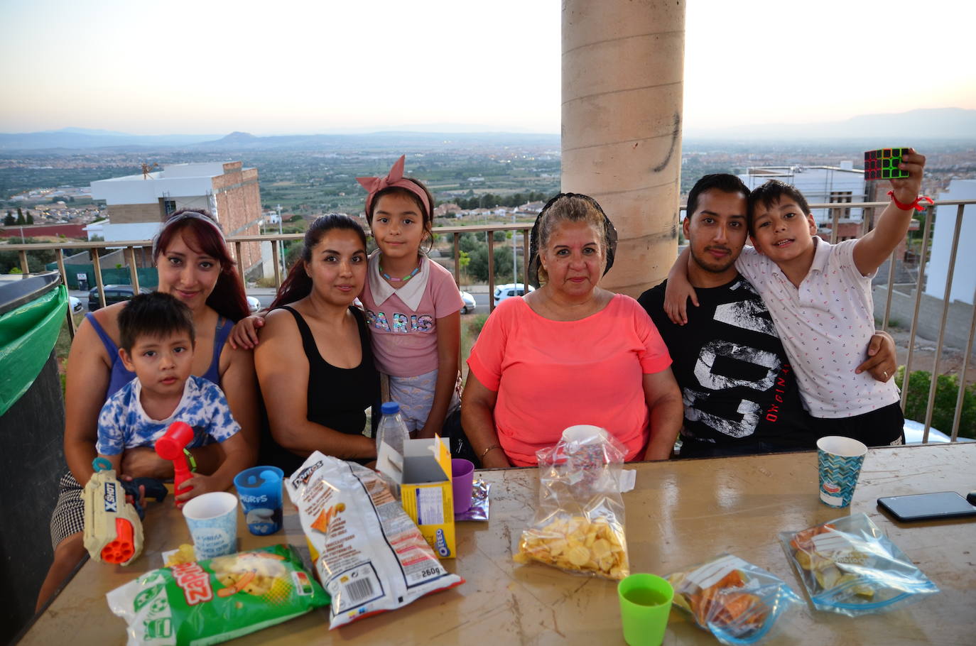 La Hoguera de San Juan eleva la felicidad en Huétor Vega