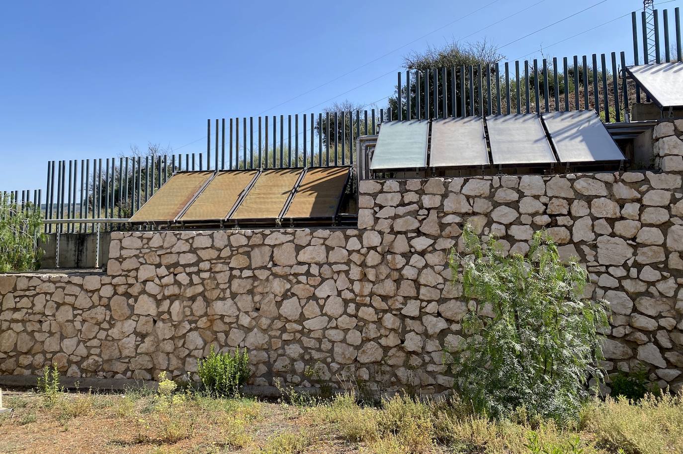 El nuevo equipo de gobierno visita la piscina cubierta de Huétor Vega