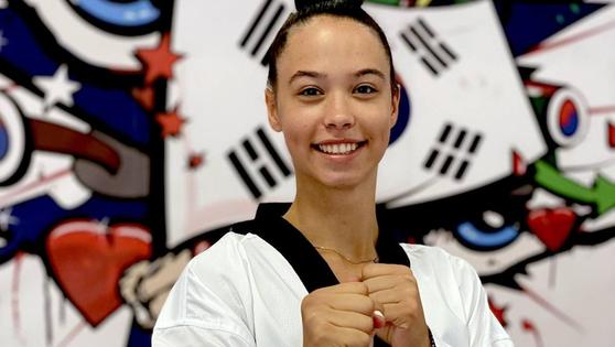 Teo Glodeanu lleva el taekwondo de Huétor Vega a China
