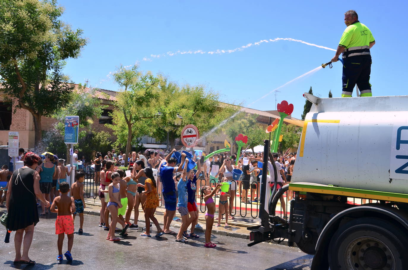 San Roque humedece el barrio de Caicena de Huétor Vega