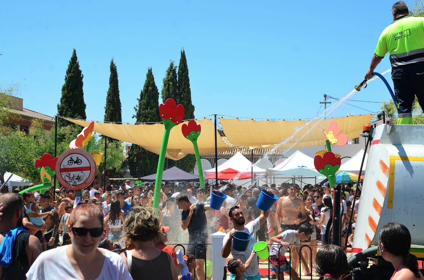 San Roque humedece el barrio de Caicena de Huétor Vega