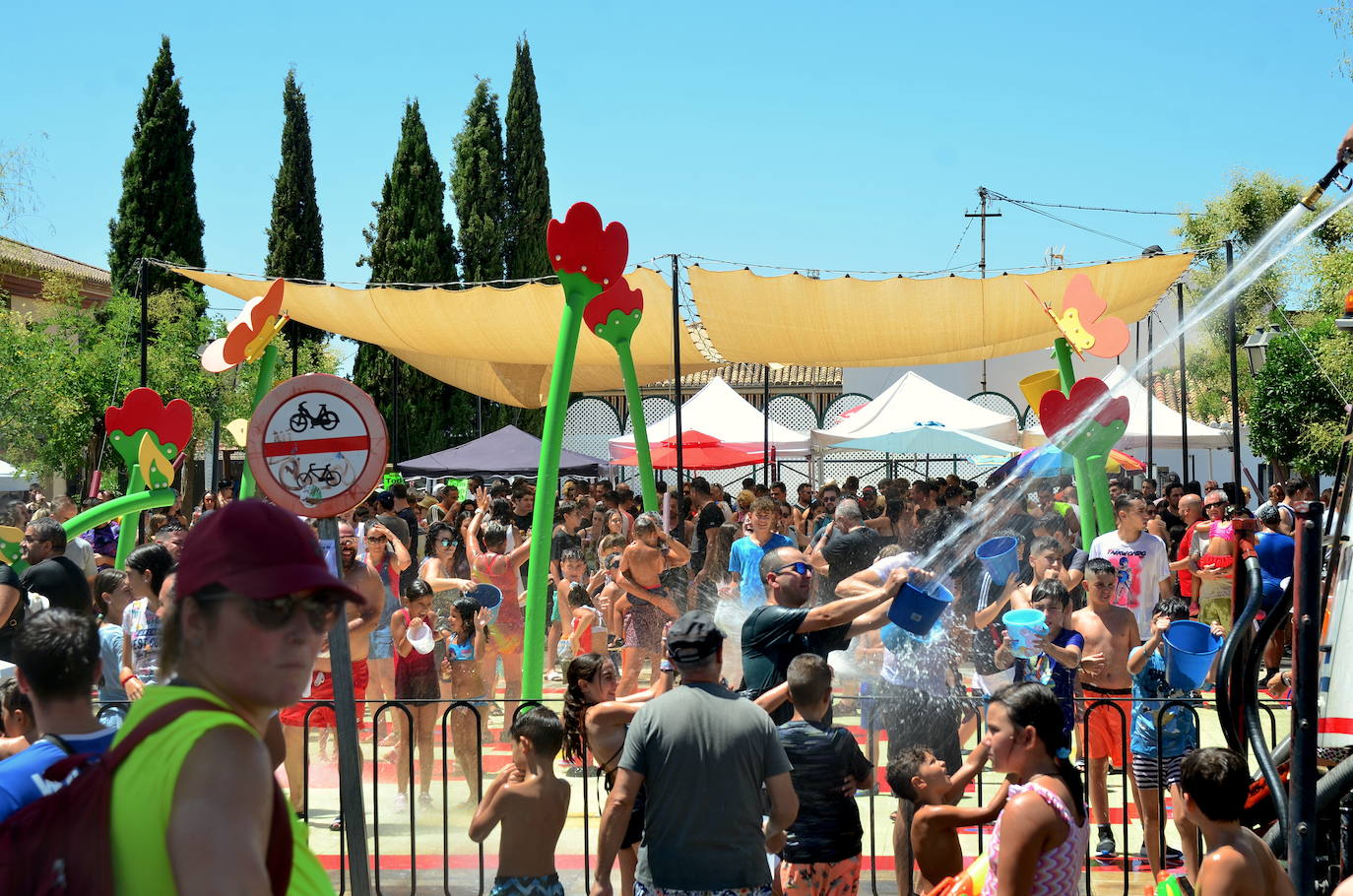 San Roque humedece el barrio de Caicena de Huétor Vega