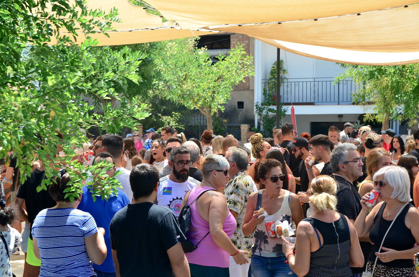 San Roque humedece el barrio de Caicena de Huétor Vega