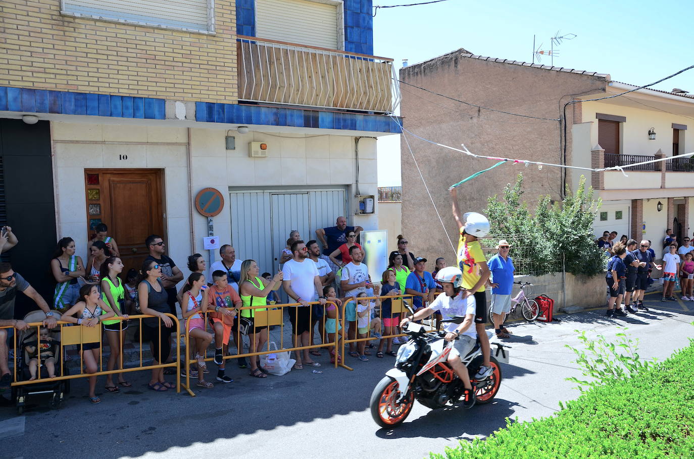 San Roque humedece el barrio de Caicena de Huétor Vega