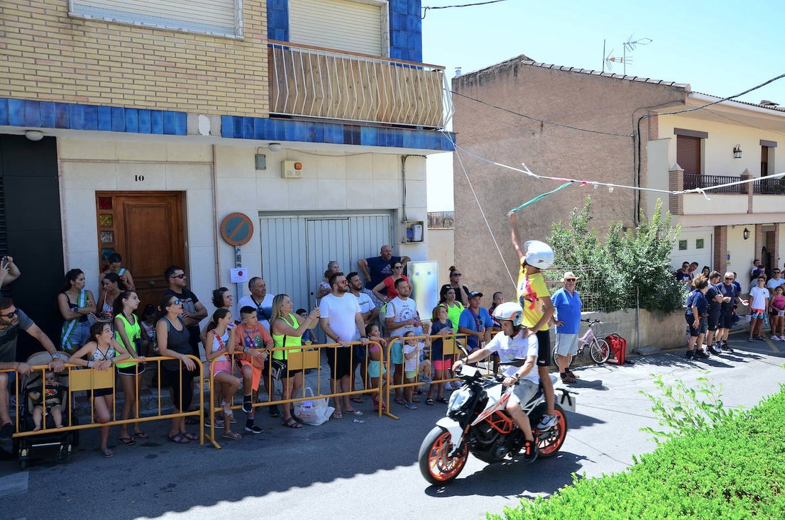 San Roque humedece el barrio de Caicena de Huétor Vega