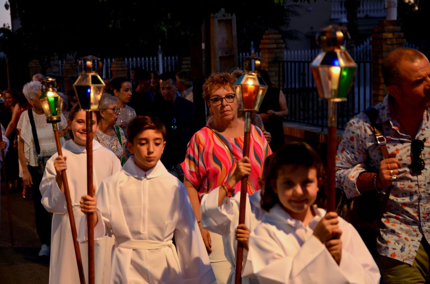 Procesión en honor a San Roque y la Virgen del Rosario en Huétor Vega
