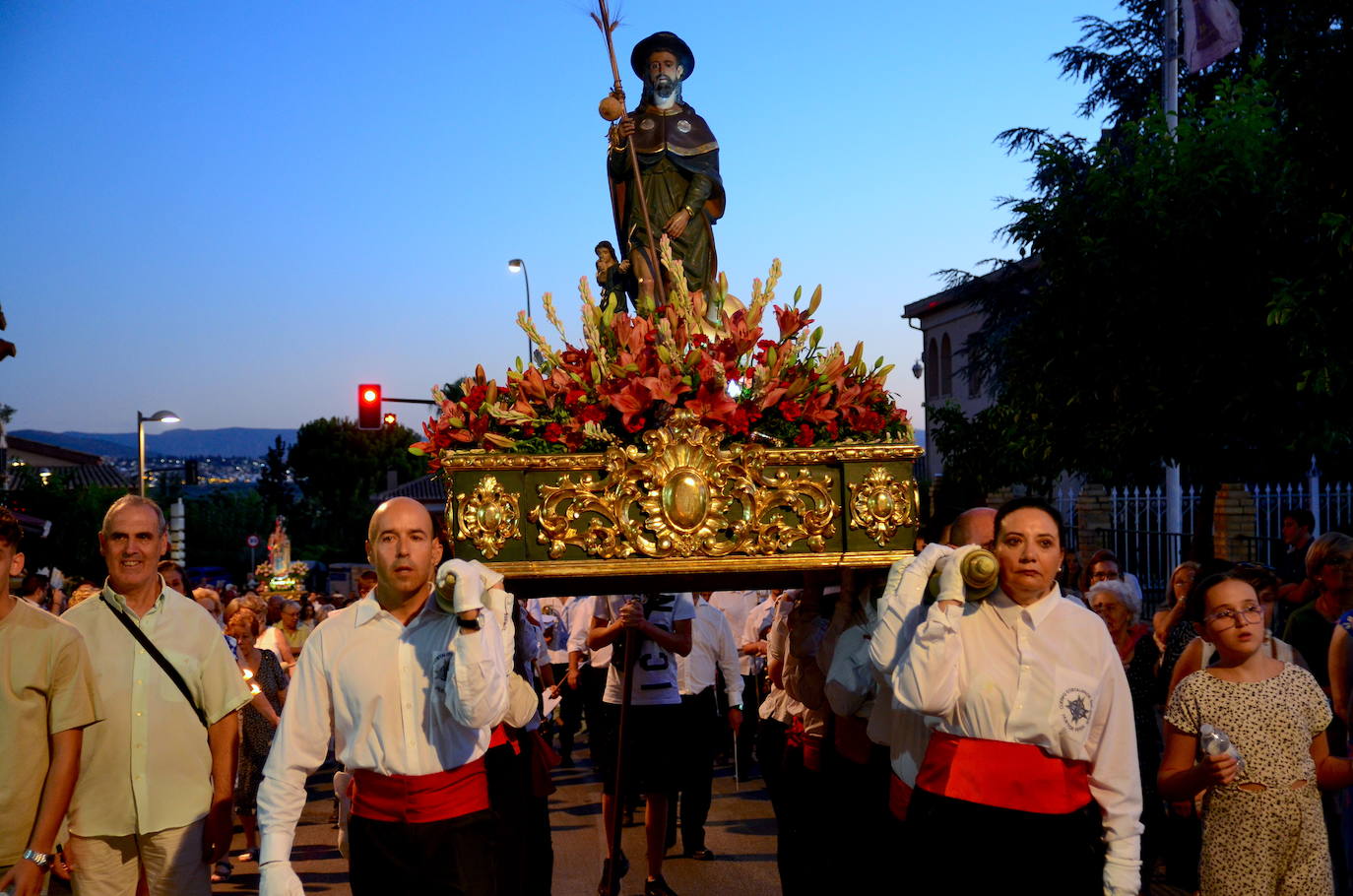 Procesión en honor a San Roque y la Virgen del Rosario en Huétor Vega