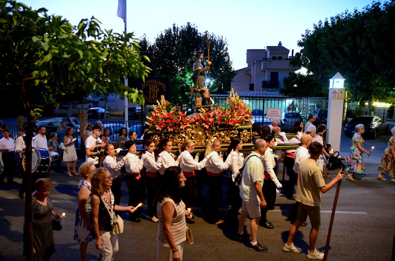 Procesión en honor a San Roque y la Virgen del Rosario en Huétor Vega