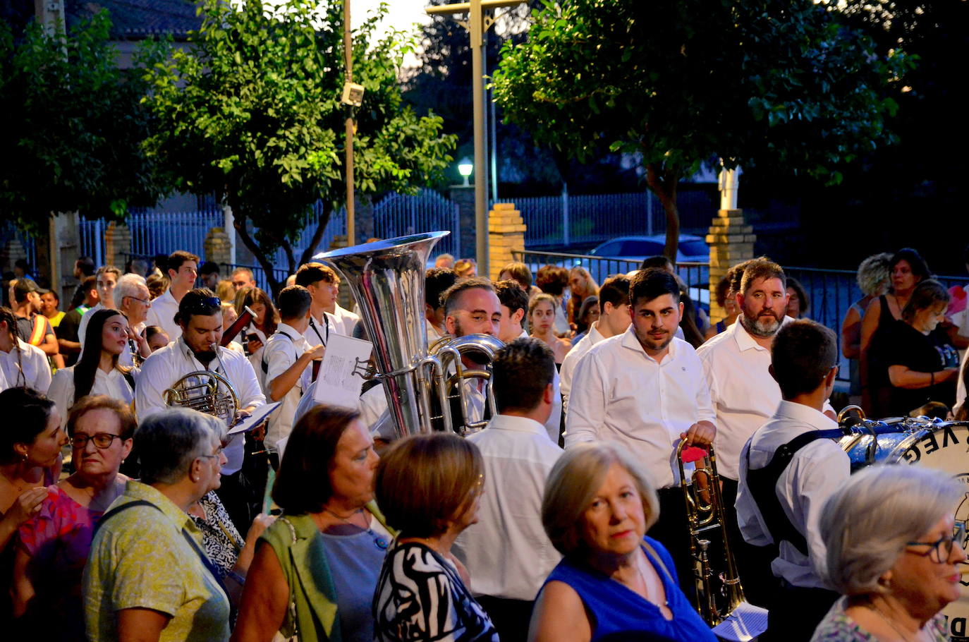 Procesión en honor a San Roque y la Virgen del Rosario en Huétor Vega